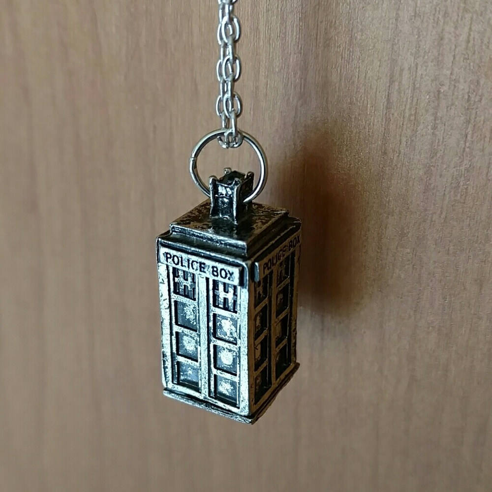 Dr. Who TARDIS Necklace NWOT